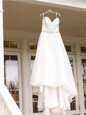 Strapless White Wedding Dress with Sweetheart Neckline